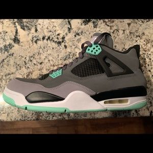 Jordan 4 Retro “Green Glow”